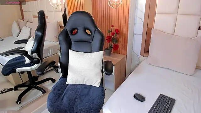 Snapshot of samantha_quinnn chatting on 01-08-26, 04:04 samantha quinnn online show from 01-08-26, 04:04