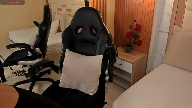 Snapshot of samantha_quinnn chatting on 01-10-26, 04:25 samantha quinnn online show from 01-10-26, 04:25