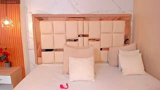 samantha quinnn online show from 04-24-26, 04:15