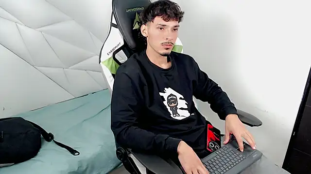 Snapshot of Yankeee_ chatting on 11-27-25, 05:09 Yankeee online show from 11-27-25, 05:09