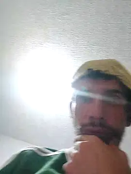 Snapshot of Surf_boy8 chatting on 11-26-25, 06:25 Surf boy8 online show from 11-26-25, 06:25