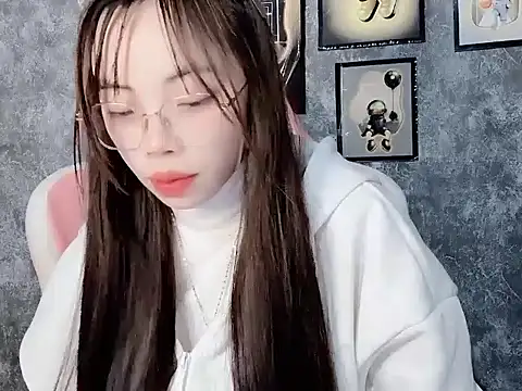 Snapshot of Aria5999 chatting on 12-14-25, 04:23 Aria5999 online show from 12-14-25, 04:23