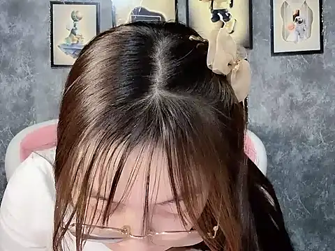 Snapshot of Aria5999 chatting on 12-16-25, 05:40 Aria5999 online show from 12-16-25, 05:40