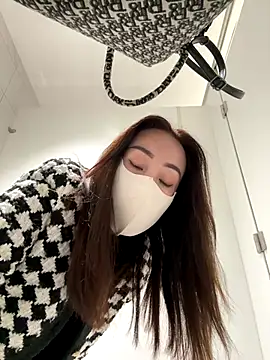 Snapshot of Seven-017 chatting on 12-17-25, 06:30 Seven-017 online show from 12-17-25, 06:30