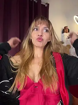 Snapshot of __PrettyWoman__ chatting on 11-30-25, 11:31 PrettyWoman online show from 11-30-25, 11:31