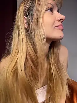 Snapshot of __PrettyWoman__ chatting on 12-04-25, 02:21 PrettyWoman online show from 12-04-25, 02:21