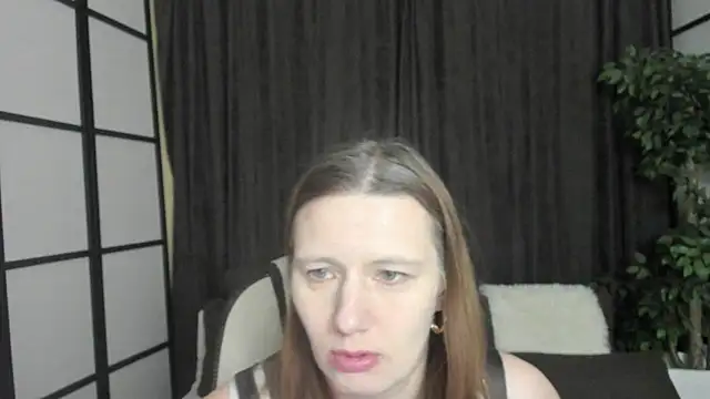 Snapshot of KathrineMeyer chatting on 12-17-25, 02:06 KathrineMeyer online show from 12-17-25, 02:06