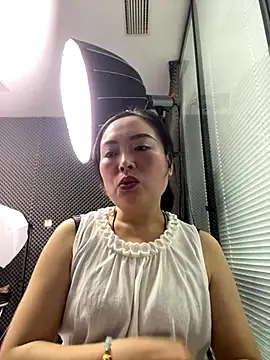 Snapshot of TL-46 chatting on 11-27-25, 07:54 TL-46 online show from 11-27-25, 07:54