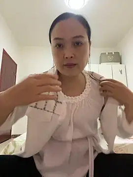 Snapshot of TL-46 chatting on 12-05-25, 02:03 TL-46 online show from 12-05-25, 02:03