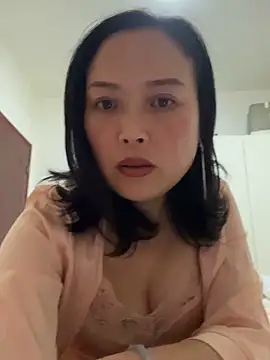 Snapshot of TL-46 chatting on 12-18-25, 01:39 TL-46 online show from 12-18-25, 01:39