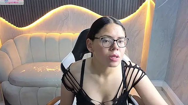 Snapshot of Polly_Tx chatting on 11-30-25, 02:32 Polly Tx online show from 11-30-25, 02:32