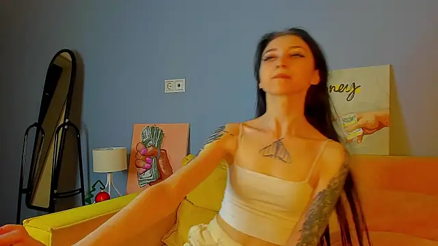 Ellen Hops online show from 12-03-25, 04:20