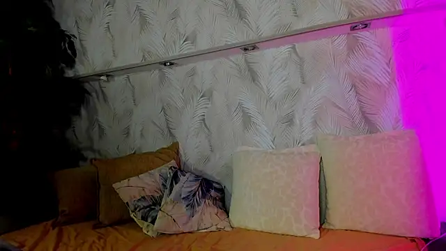 Ellen Hops online show from 04-25-26, 01:41