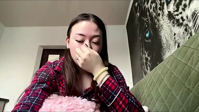 CurietHana1 online show from 12-17-25, 04:18