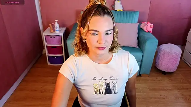 Snapshot of AdharaWo chatting on 12-04-25, 01:20 AdharaWo online show from 12-04-25, 01:20