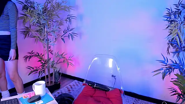 Snapshot of itsmroom_ chatting on 12-16-25, 01:27 itsmroom online show from 12-16-25, 01:27