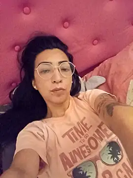 Snapshot of Yani-14 chatting on 12-02-25, 09:25 Yani-14 online show from 12-02-25, 09:25