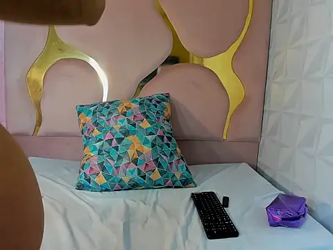 peachrouge online show from 12-17-25, 08:37