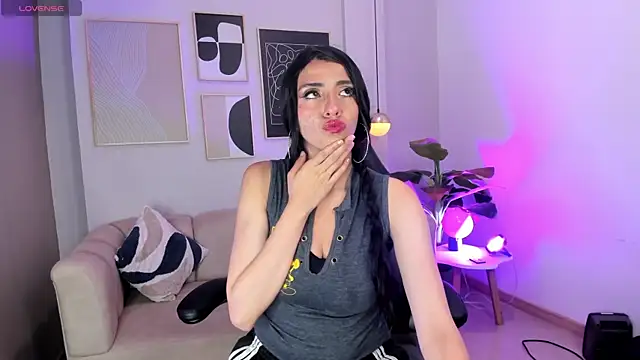 Snapshot of Miha_Sophia_ chatting on 12-17-25, 04:29 Miha Sophia online show from 12-17-25, 04:29