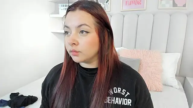 Snapshot of Nina_Rouse_ chatting on 12-17-25, 12:22 Nina Rouse online show from 12-17-25, 12:22