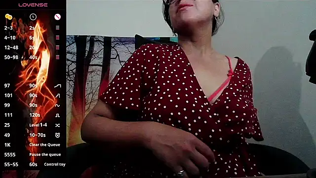Snapshot of Whisperingfire chatting on 07-08-26, 08:35 Whisperingfire online show from 07-08-26, 08:35