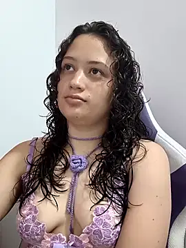 Snapshot of Alana_444 chatting on 05-12-26, 03:25 Alana 444 online show from 05-12-26, 03:25