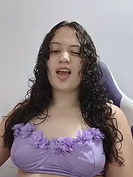 Snapshot of Alana_444 chatting on 05-22-26, 04:08 Alana 444 online show from 05-22-26, 04:08