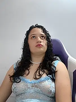 Snapshot of Alana_444 chatting on 07-21-26, 04:15 Alana 444 online show from 07-21-26, 04:15