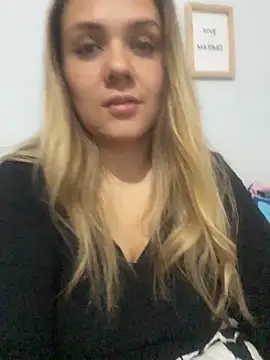 Snapshot of LoreinnFox chatting on 04-11-26, 05:45 LoreinnFox online show from 04-11-26, 05:45