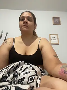 Snapshot of LoreinnFox chatting on 04-12-26, 06:46 LoreinnFox online show from 04-12-26, 06:46