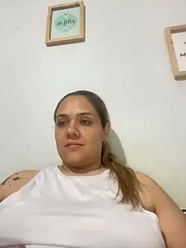 Snapshot of LoreinnFox chatting on 04-16-26, 03:51 LoreinnFox online show from 04-16-26, 03:51