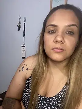 Snapshot of LoreinnFox chatting on 04-19-26, 05:18 LoreinnFox online show from 04-19-26, 05:18