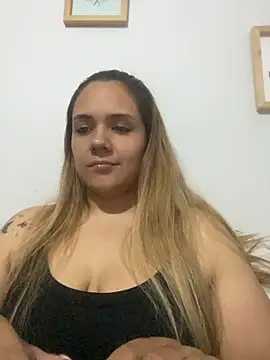 Snapshot of LoreinnFox chatting on 04-25-26, 04:04 LoreinnFox online show from 04-25-26, 04:04