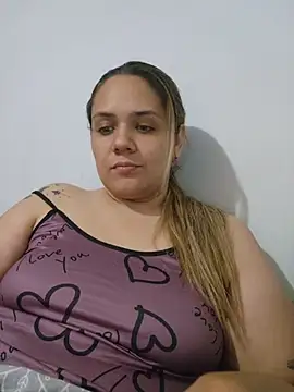 Snapshot of LoreinnFox chatting on 05-05-26, 03:25 LoreinnFox online show from 05-05-26, 03:25