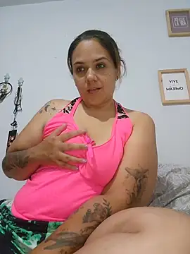 Snapshot of LoreinnFox chatting on 05-20-26, 03:56 LoreinnFox online show from 05-20-26, 03:56