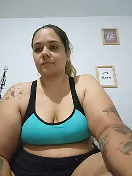 Snapshot of LoreinnFox chatting on 05-23-26, 04:29 LoreinnFox online show from 05-23-26, 04:29