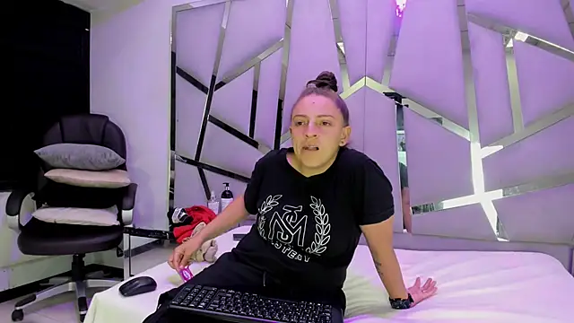 Alyssa Noah online show from 04-08-26, 03:17