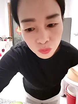 Snapshot of mimi2052 chatting on 12-16-25, 01:43 mimi2052 online show from 12-16-25, 01:43