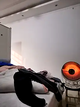 Snapshot of mimi2052 chatting on 12-17-25, 01:55 mimi2052 online show from 12-17-25, 01:55