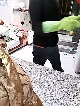 Snapshot of mimi2052 chatting on 01-10-26, 01:07 mimi2052 online show from 01-10-26, 01:07