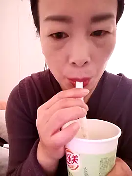 Snapshot of mimi2052 chatting on 03-09-26, 02:26 mimi2052 online show from 03-09-26, 02:26