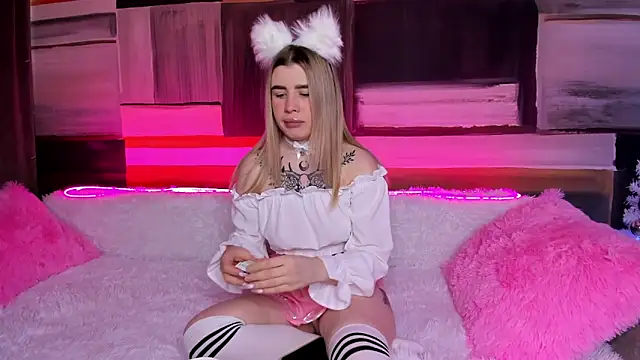 Malia1Taylor online show from 12-17-25, 07:25