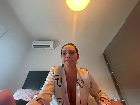 Snapshot of GabriellaGaby chatting on 12-16-25, 03:39 GabriellaGaby online show from 12-16-25, 03:39