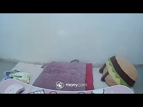 Snapshot of hottiemama69 chatting on 12-15-25, 04:28 hottiemama69 online show from 12-15-25, 04:28