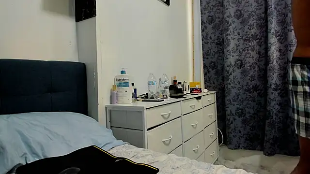 Snapshot of hardnigro chatting on 12-16-25, 06:24 hardnigro online show from 12-16-25, 06:24