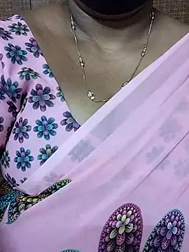 Snapshot of Aila99 chatting on 11-28-25, 10:40 Aila99 online show from 11-28-25, 10:40