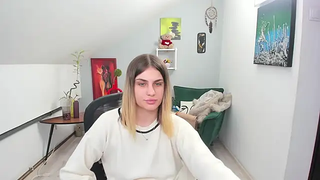 Snapshot of SarahOwenn chatting on 11-28-25, 12:41 SarahOwenn online show from 11-28-25, 12:41