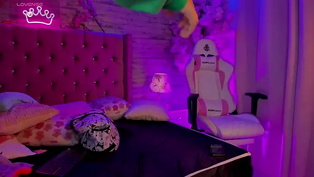 MoliBunny online show from 04-24-26, 08:28