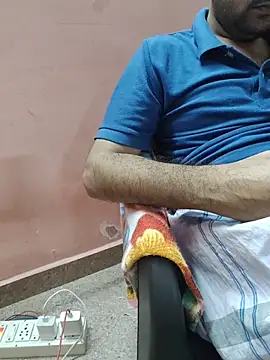 Snapshot of smgrtamil chatting on 12-17-25, 04:02 smgrtamil online show from 12-17-25, 04:02