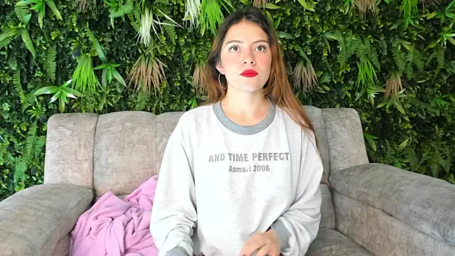 Snapshot of Dennis_08 chatting on 12-15-25, 01:26 Dennis 08 online show from 12-15-25, 01:26